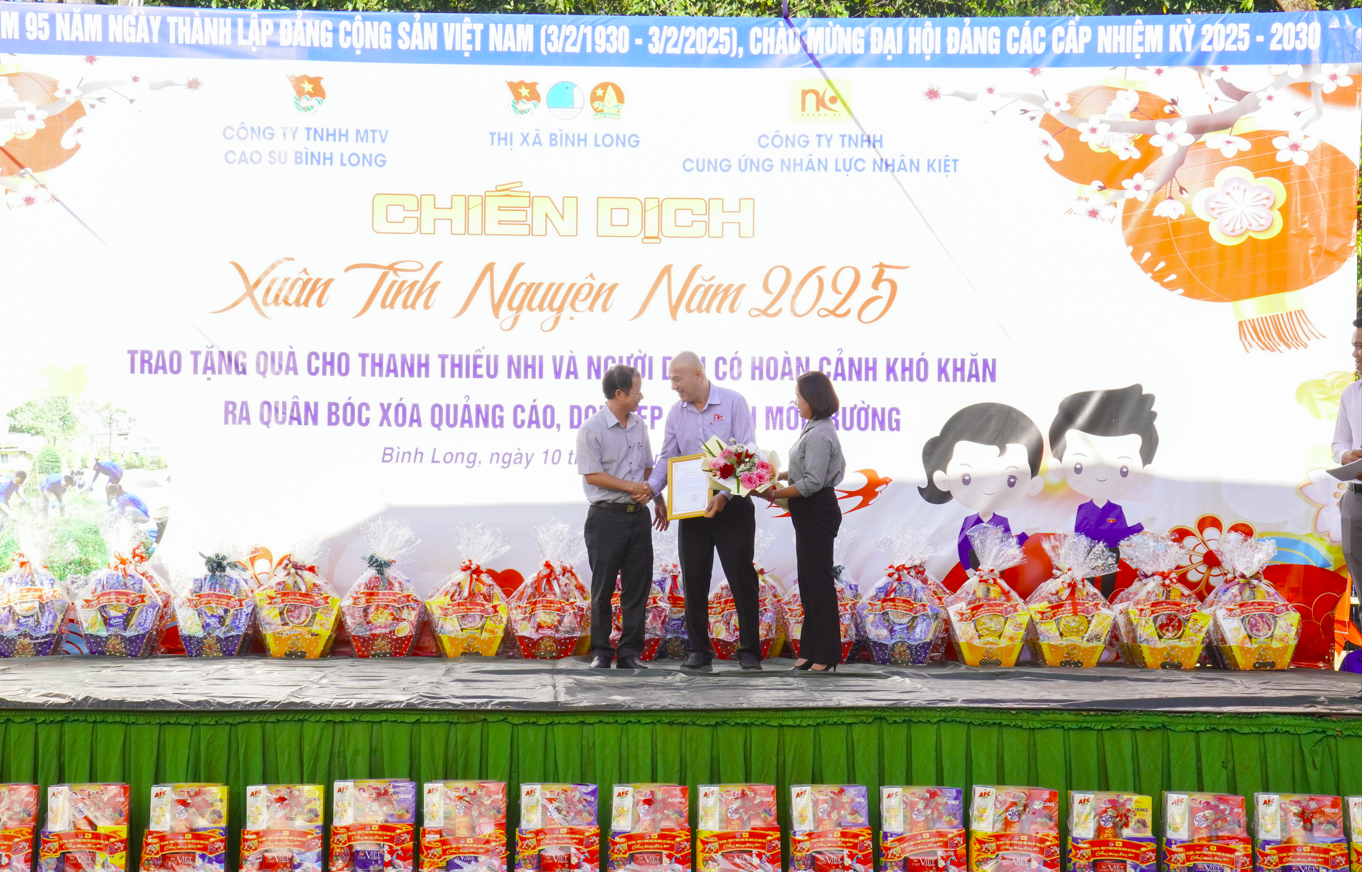 LAN TỎA YÊU THƯƠNG: NHÂN KIỆT ĐỒNG HÀNH CÙNG “ XUÂN TÌNH NGUYỆN” NĂM 2025 TẠI THỊ XÃ BÌNH LONG TỈNH BÌNH PHƯỚC