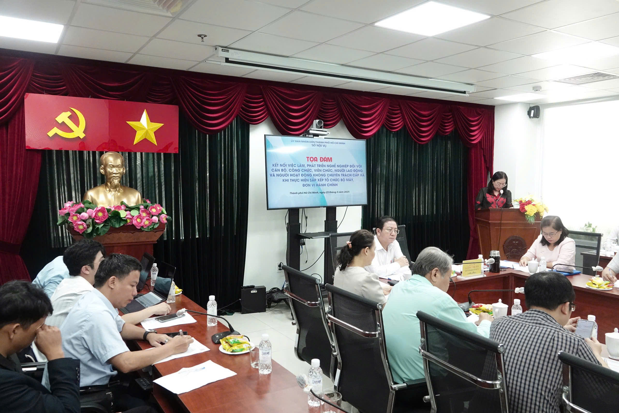 GIẢI QUYẾT VIỆC LÀM CHO CÁN BỘ VIÊN CHỨC DÔI DƯ: NHÂN KIỆT ĐỒNG HÀNH CÙNG TP.HCM TRONG HÀNH TRÌNH CHUYỂN ĐỔI